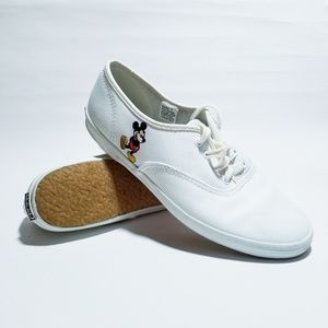 Disney - White Leather Embroided Mickey Mouse Sz 7